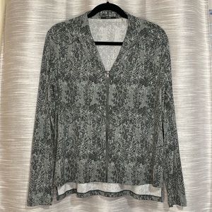 TAHARI Lightweight Zipper Front Top, Medium